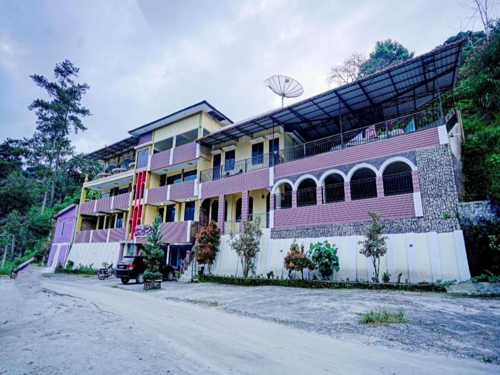 Oyo 90331 Hotel Toba Shanda Parapat Exterior photo